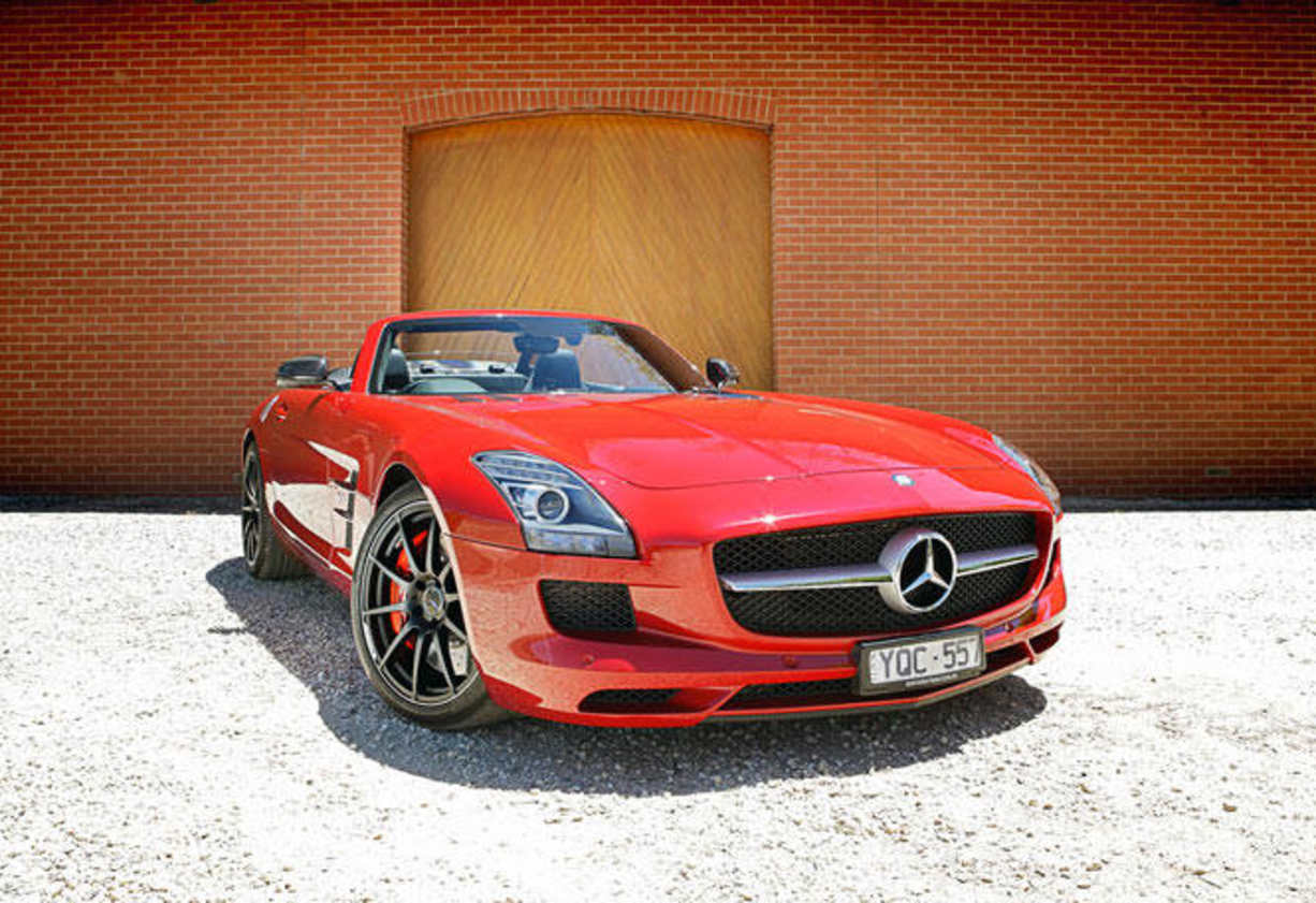 It costs $487,500 before on-roads, $17,000 more than the Gullwing, but it gets plenty of extra kit thrown in. You can open and close the roof up to a speed of 50km/h. Vision with the roof up is a bit challenged, so Benz has added a reversing camera and bl