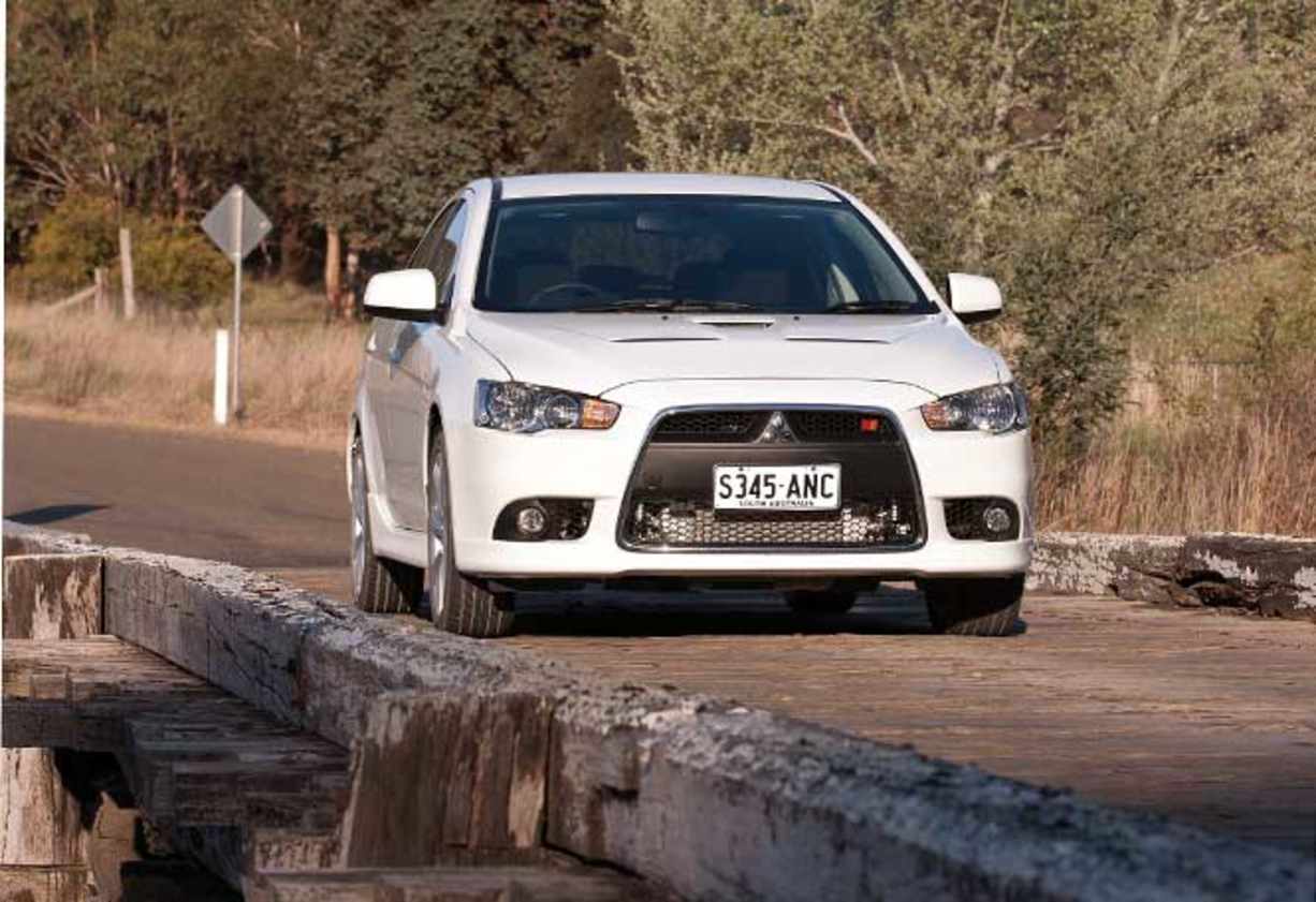 The five-star crash safety rating equals the best. The average airbag component plus one (equals seven) puts it ahead. With the best front-wheel-drives being so adept, you can argue that the perceived advantage of all-paw grip is marginal. For the greater