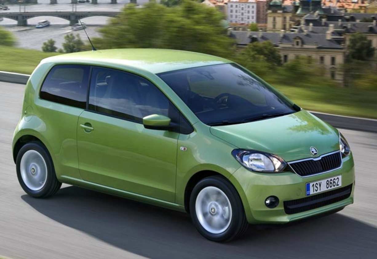 The engine is brisk off the mark and the manual five-cog box is slick enough to help it along. The high gearing helps get fuel consumption down to 4.7 l/100km. The suspension and steering are very good - no suspension noise on rough bitumen and the body w