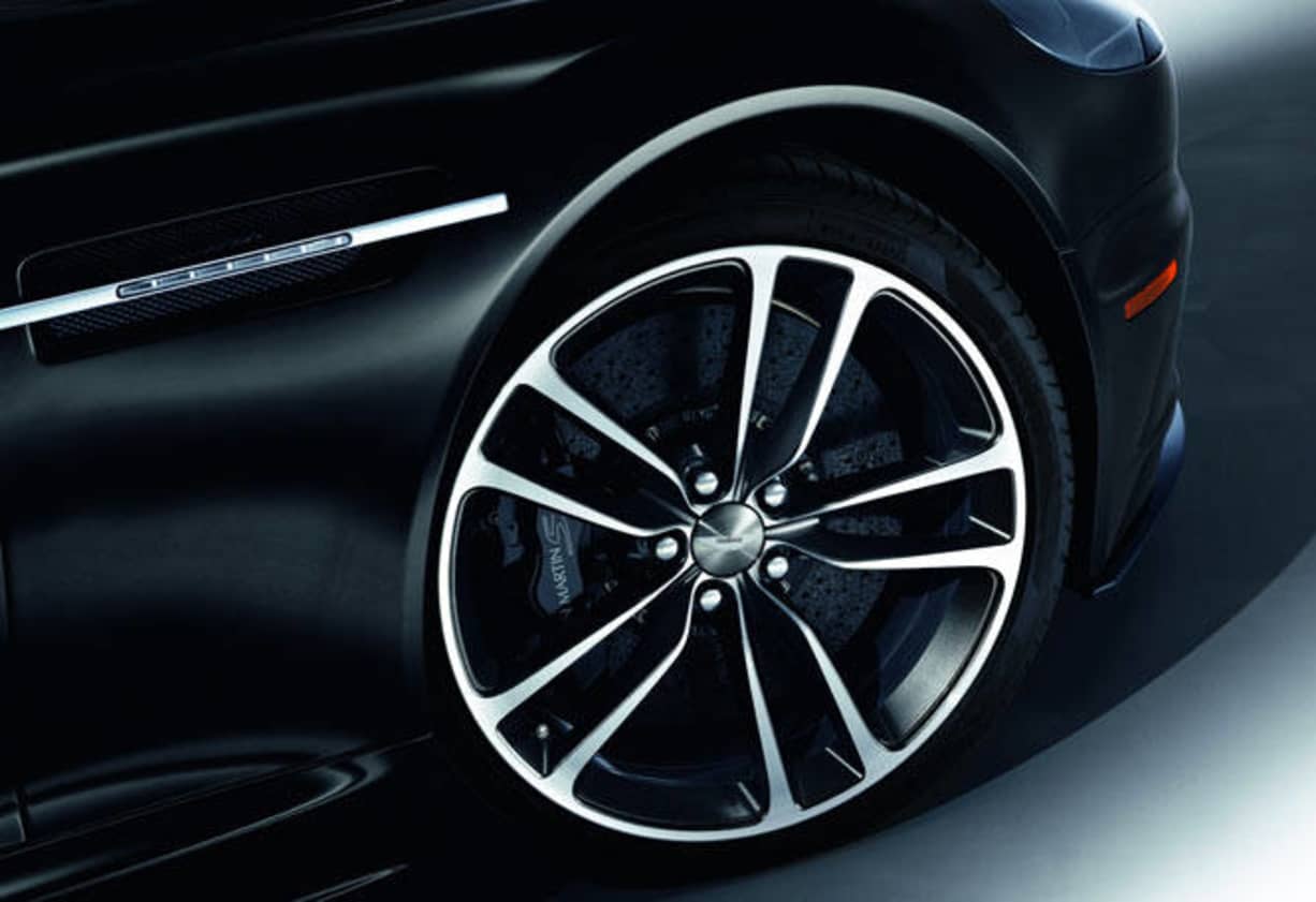 Aston Martin V12. Vantage. DBS Carbon Black edition