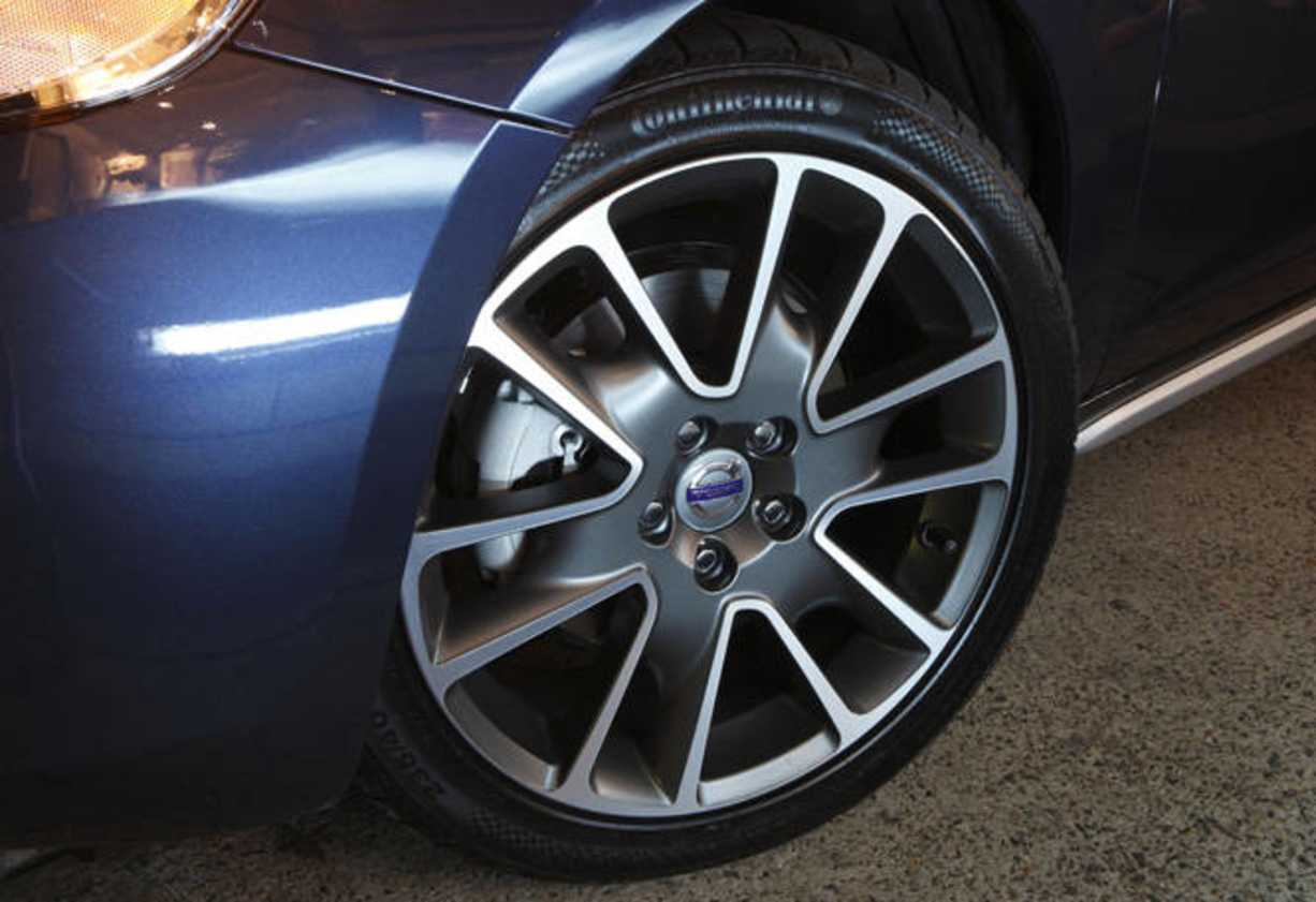 The V60 takes plenty from swoopier sports coupes in terms of its external lines.