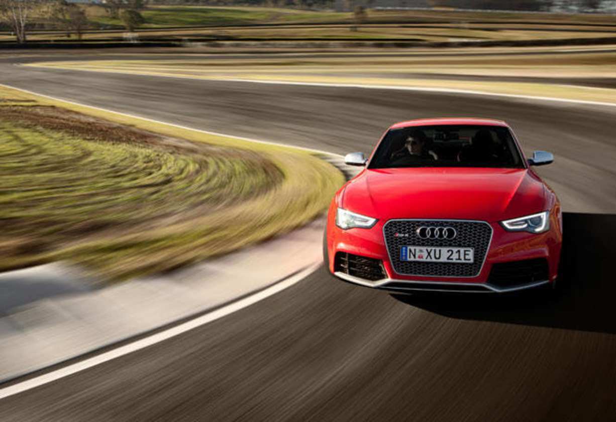 Also newish, despite the familiar 4.2-litre displacement, is the naturally aspirated V8 that revs to a sky-high 8500rpm, a bit more powerful and markedly cleaner than the previous motor. That&#039;s driven through a seven-speed twin-clutch auto that&#039;s been suc