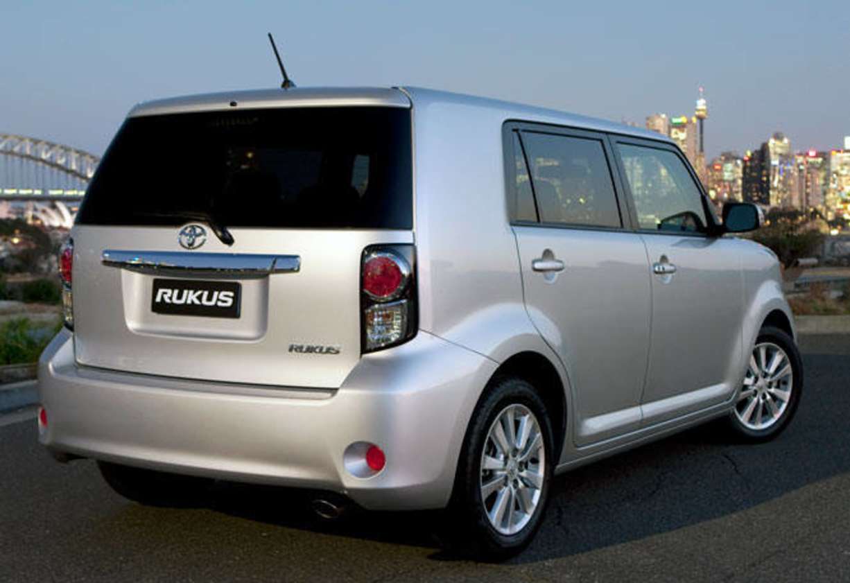 Toyota Rukus 2010