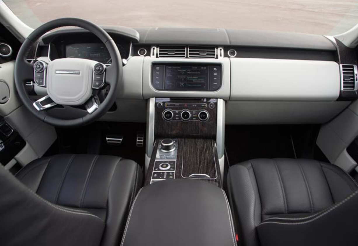 The only criticism of the last model was it didn’t protect pedestrians. Land Rover has responded by fitting a raised bonnet and optimising the bonnet and bumper to absorb energy.