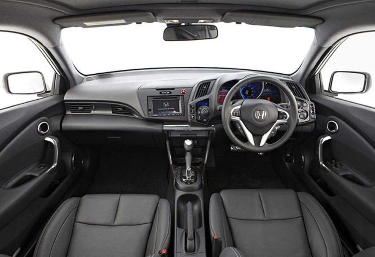On the crash avoidance front there are daytime running lights, LED taillights and rain sensing windscreen wipers.