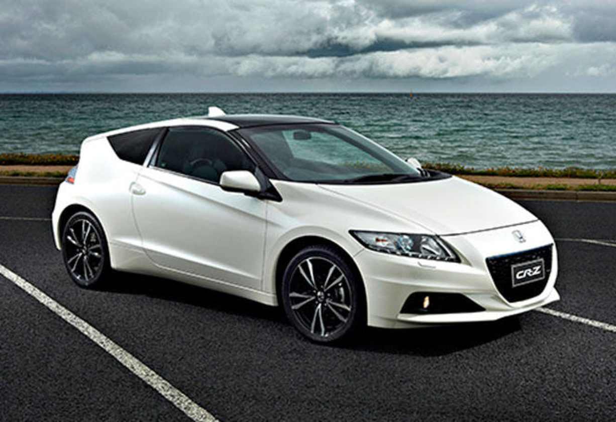 The sporty hybrid&#039;s dart shaped styling is accentuated by a new front bumper and grille design and rear LED lights that have a blue accent. The 2013 CR-Z also receives a redesigned diffuser and 17-inch two-tone alloy wheels as standard.