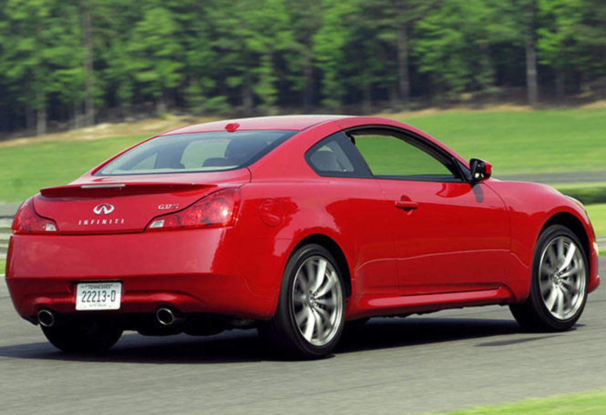 The steering is direct and incredibly responsive, guaranteeing the car will go where you point it.