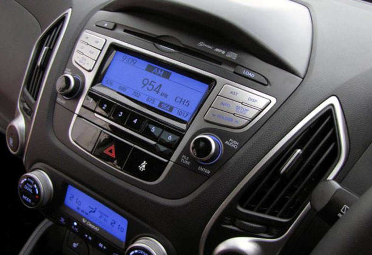 Hyundai ix35 Highlander audio and climate control