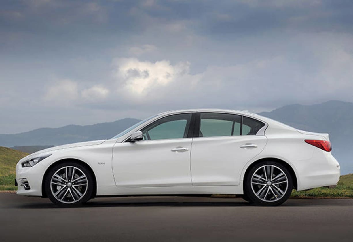 Backed by a lithium-ion battery, the electric motor cranks out 50kW and 270Nm - Infiniti says that equates to a 260kW kick, backed by a long stream of torque.