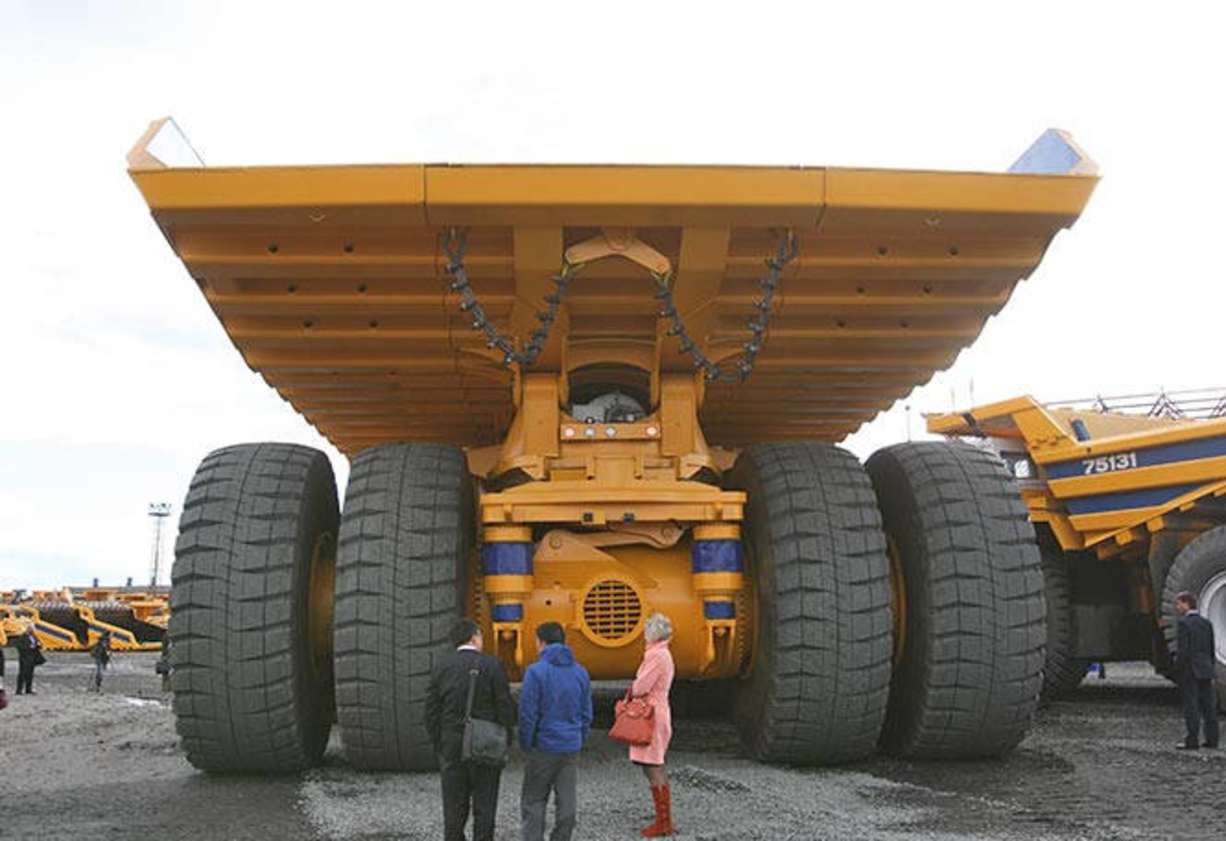 World's biggest dump truck is a brute - Car News | CarsGuide