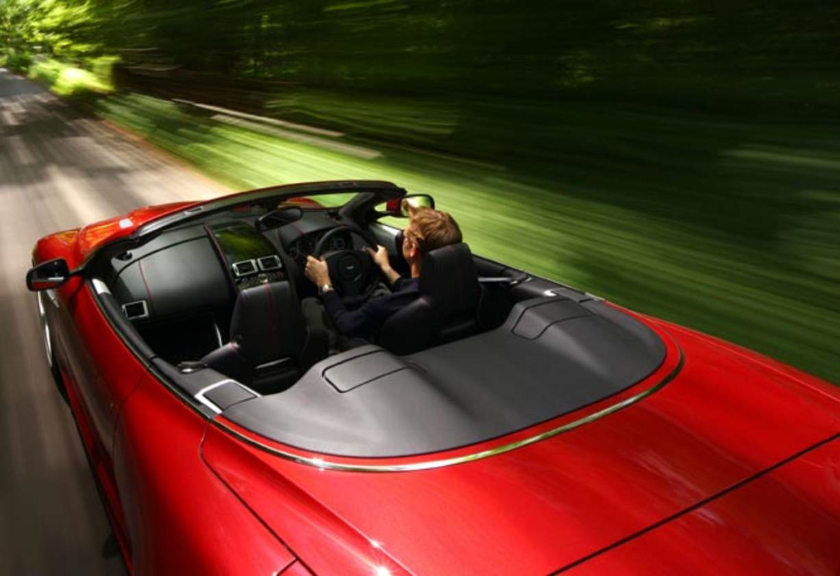 Aston Martin DBS Volante