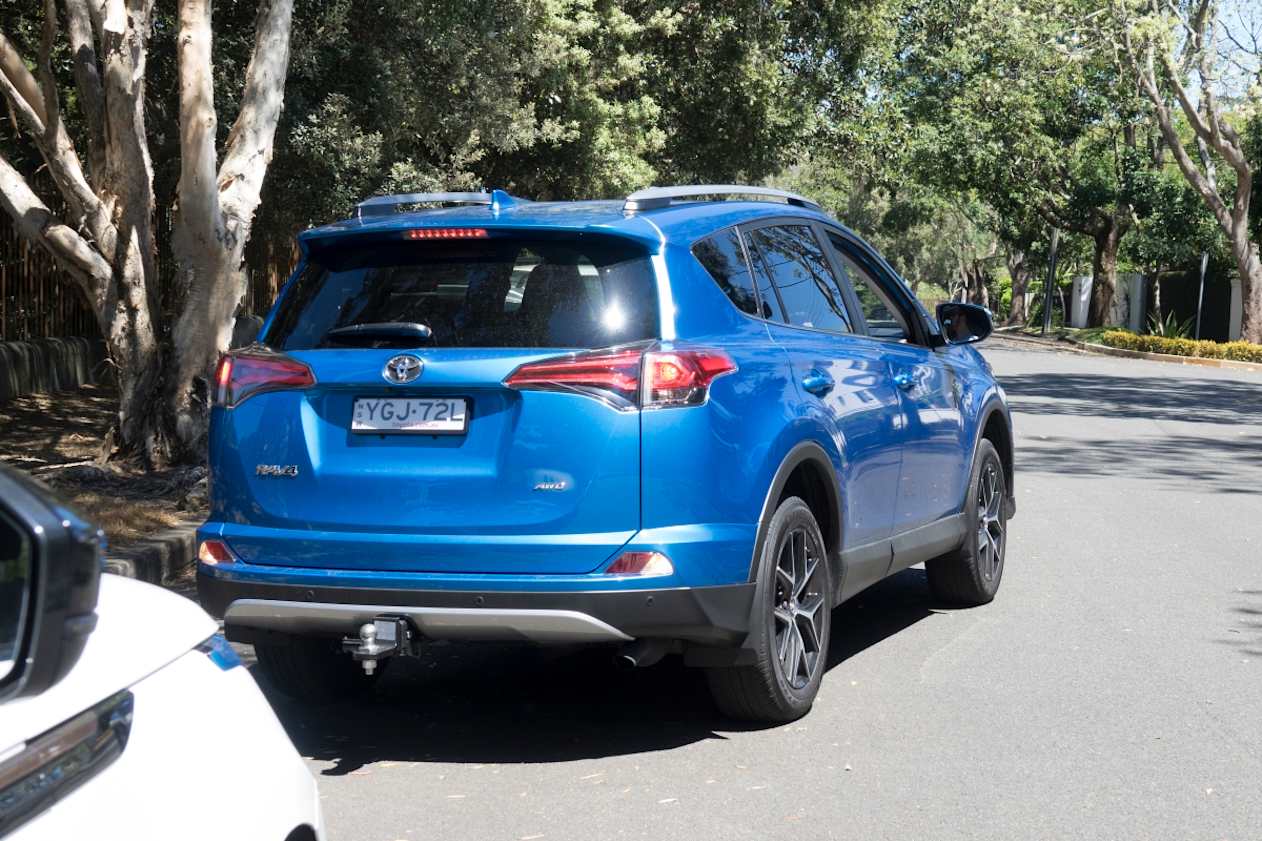 Stop and straighten the steering wheel once your front wheels are opposite the forward car's back wheels.