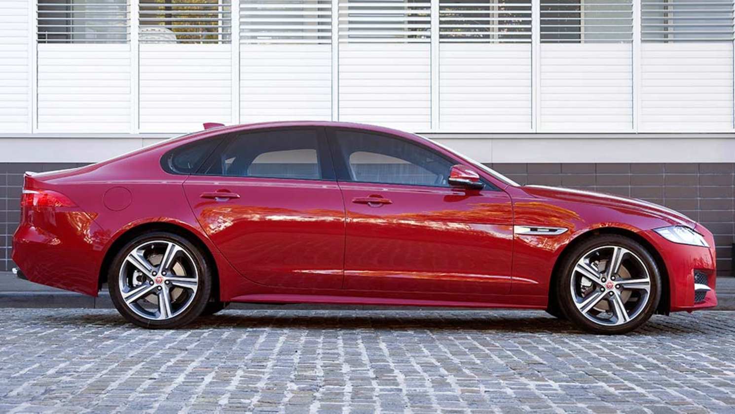2016 Jaguar XF R-Sport 35t.