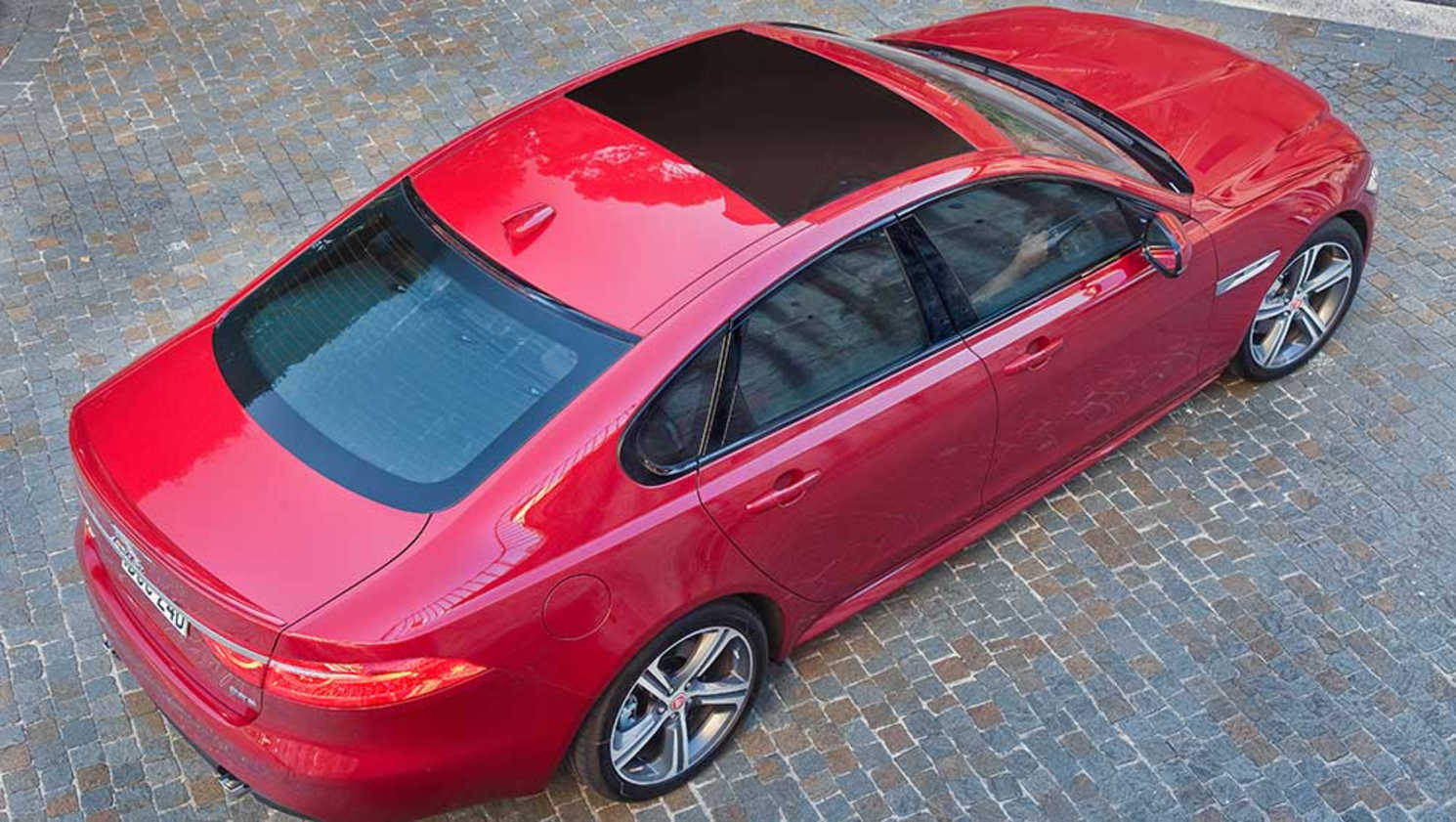 2016 Jaguar XF R-Sport 35t.