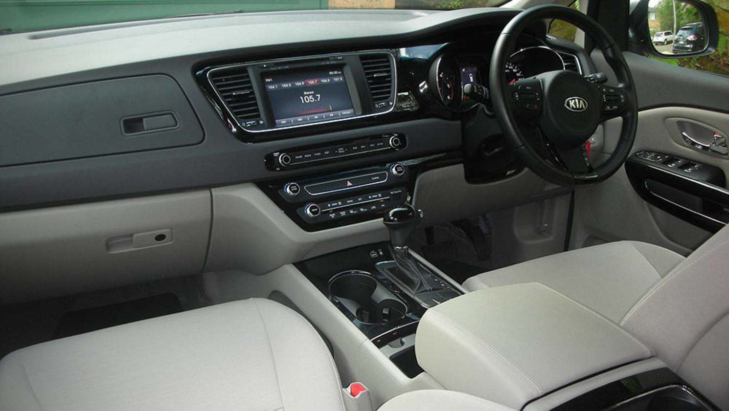 2017 Kia Carnival Si diesel. Image credit: James Cleary.