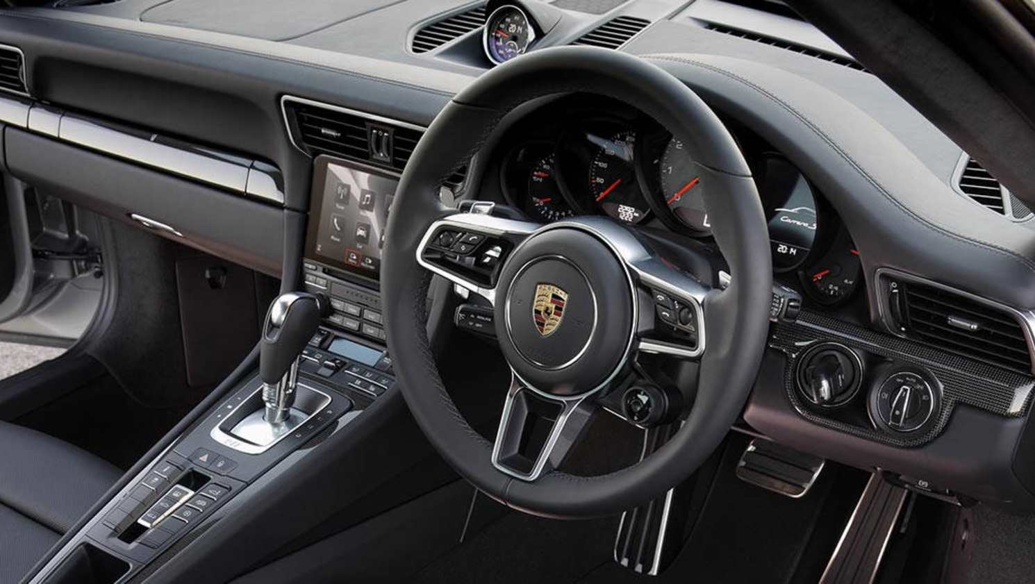 2016 Porsche 911 Carrera S dashboard