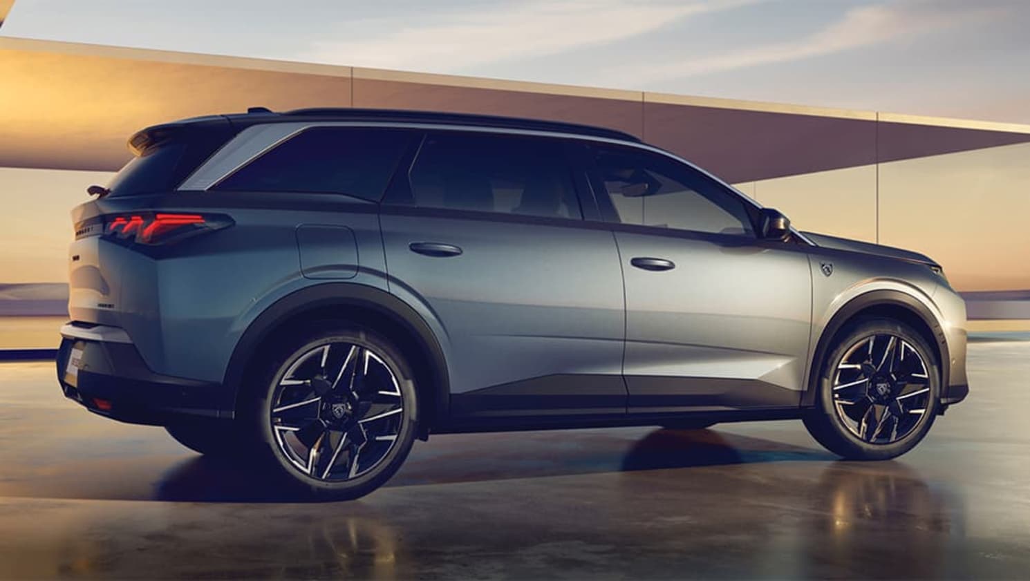 2025 Peugeot 5008 Hybrid