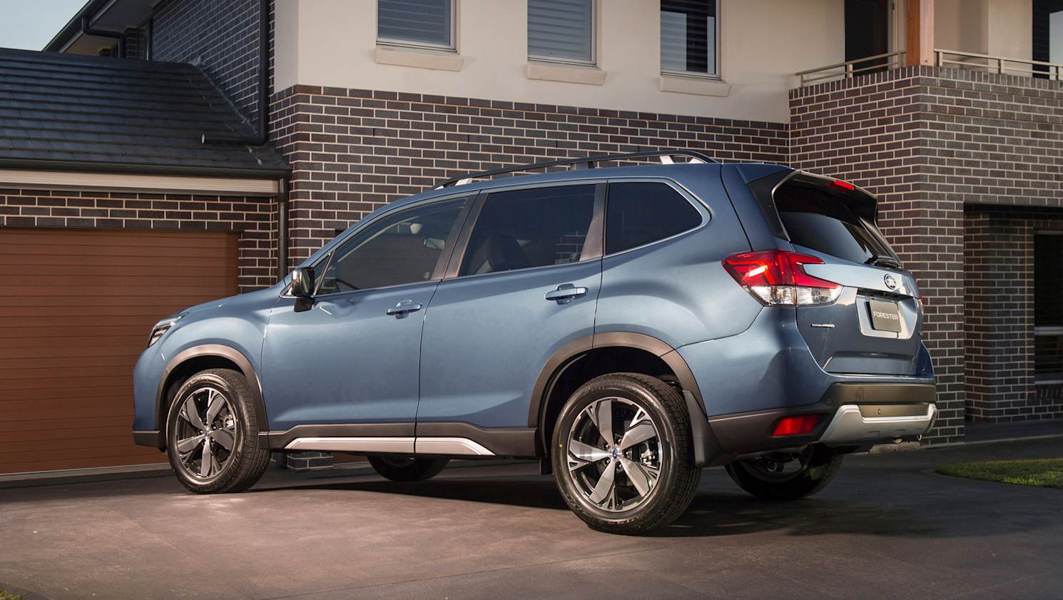 The 2.5i-S features an electric sunroof, LED fog lights, premium nine-speaker audio system, and leather seat trim. (2.5i-S variant pictured)