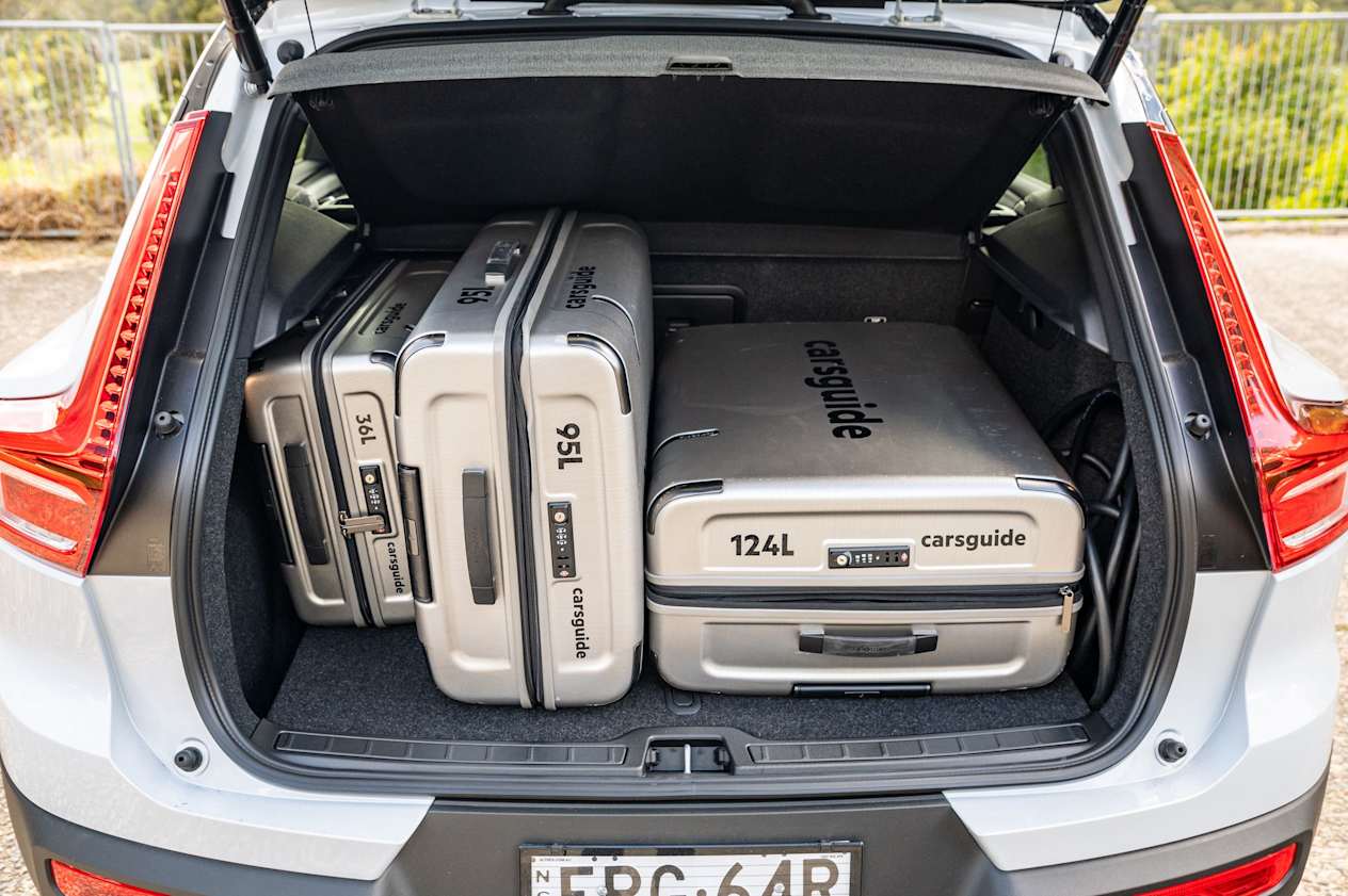 Volvo XC40 2022 boot space