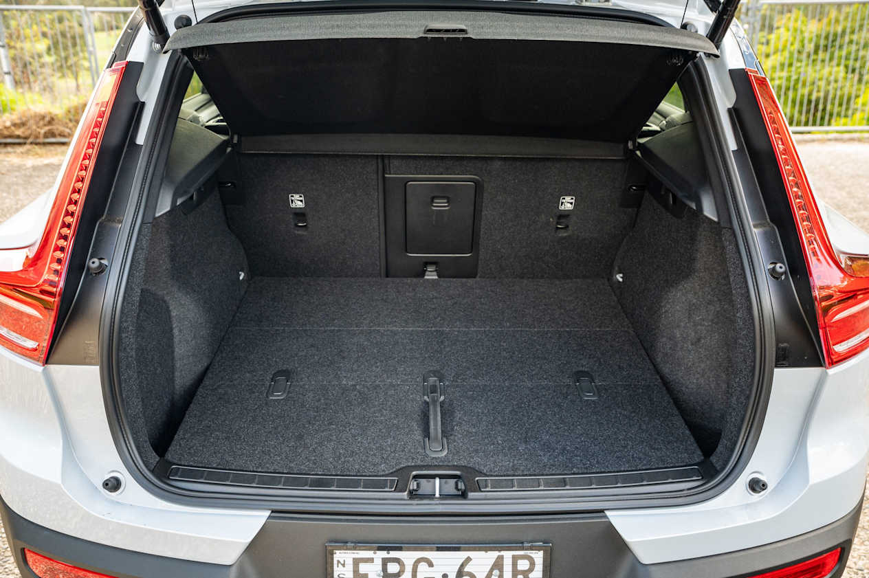 Volvo XC40 2022 boot space