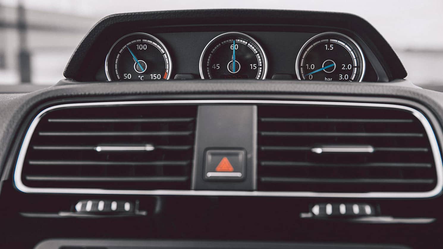 2015 Volkswagen Scirocco R dash top instruments