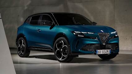 2025 Alfa Romeo Junior Ibrida