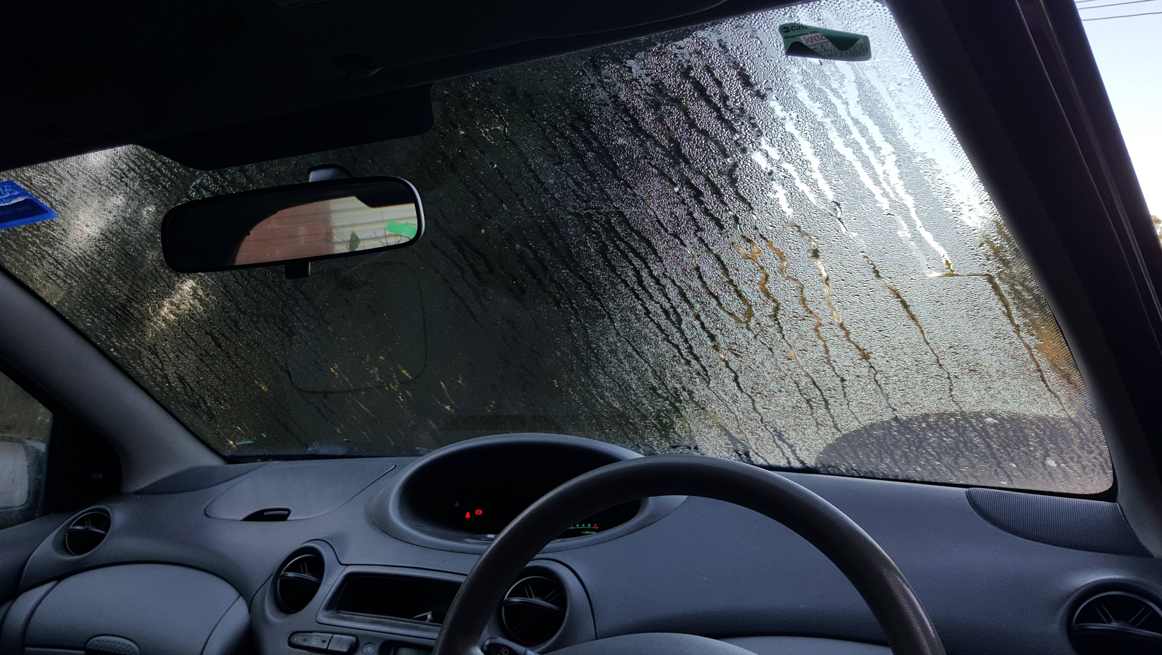 How to Defog Your Windscreen - Car Window Demister FAQs | CarsGuide