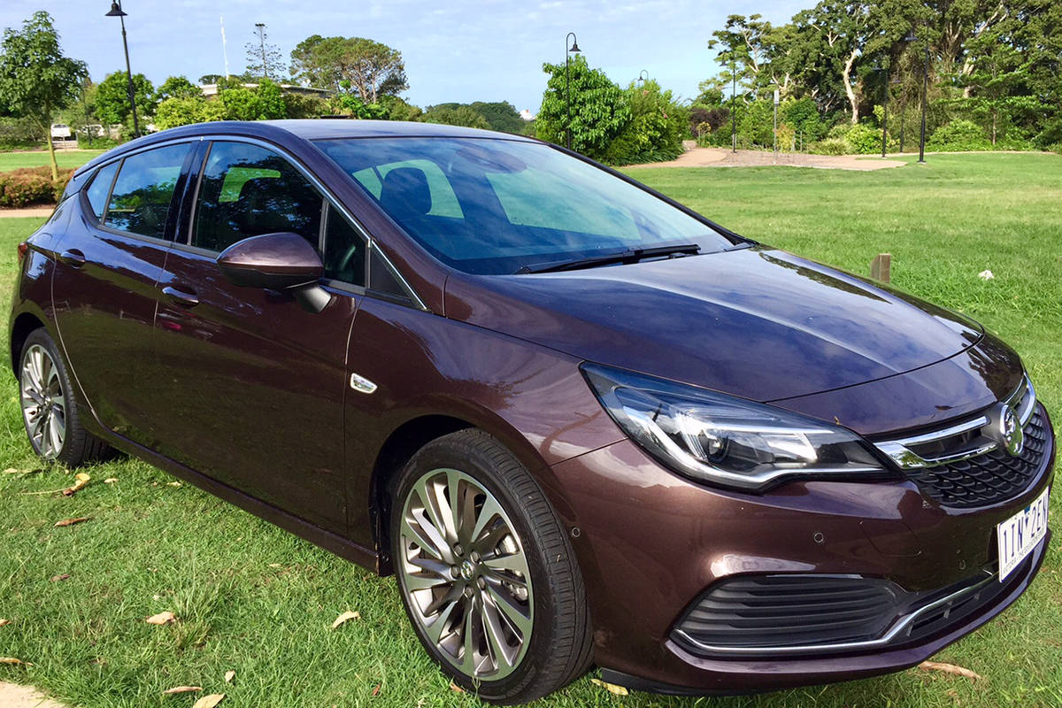 Holden Astra Review, For Sale, Colours, Models, Specs & News