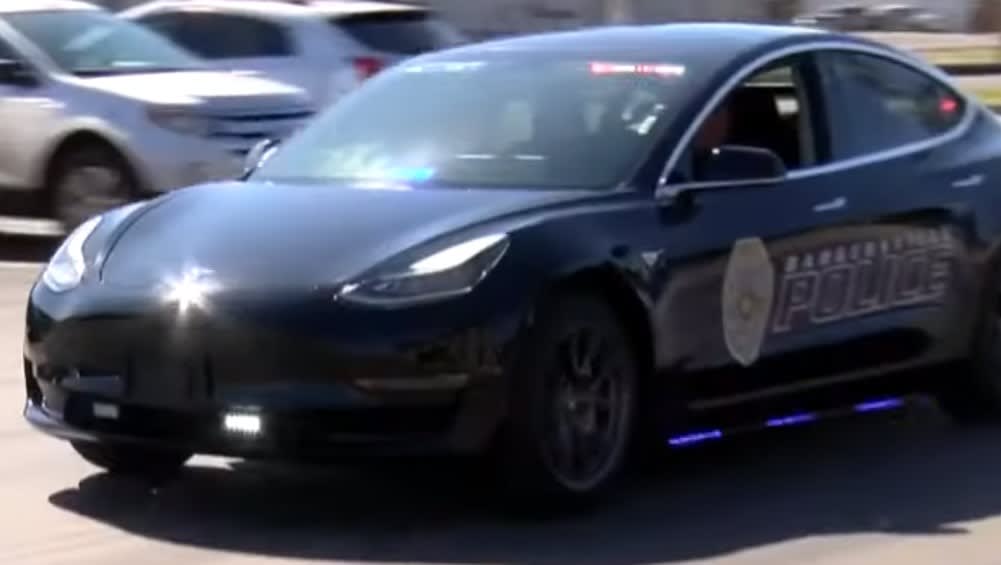 Tesla Model 3 joins police force - Car News | CarsGuide