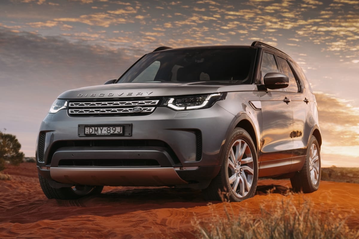 Land Rover Discovery SE 2017 review: snapshot | CarsGuide