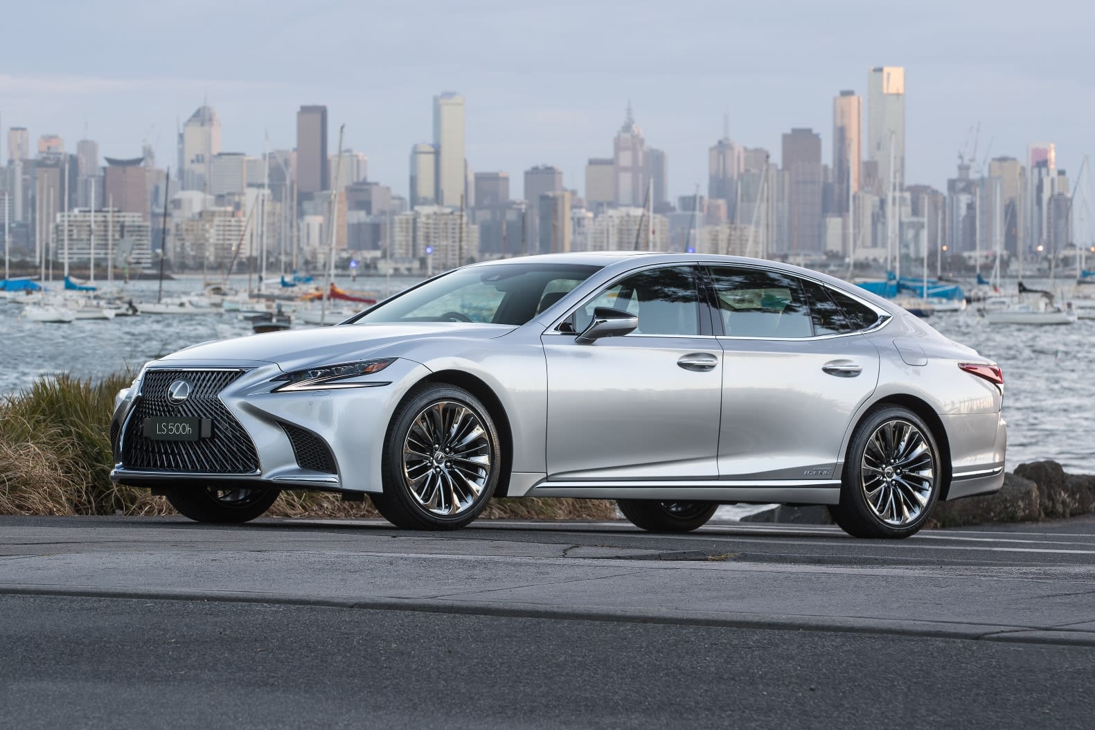 Lexus Ls H Review Snapshot Carsguide