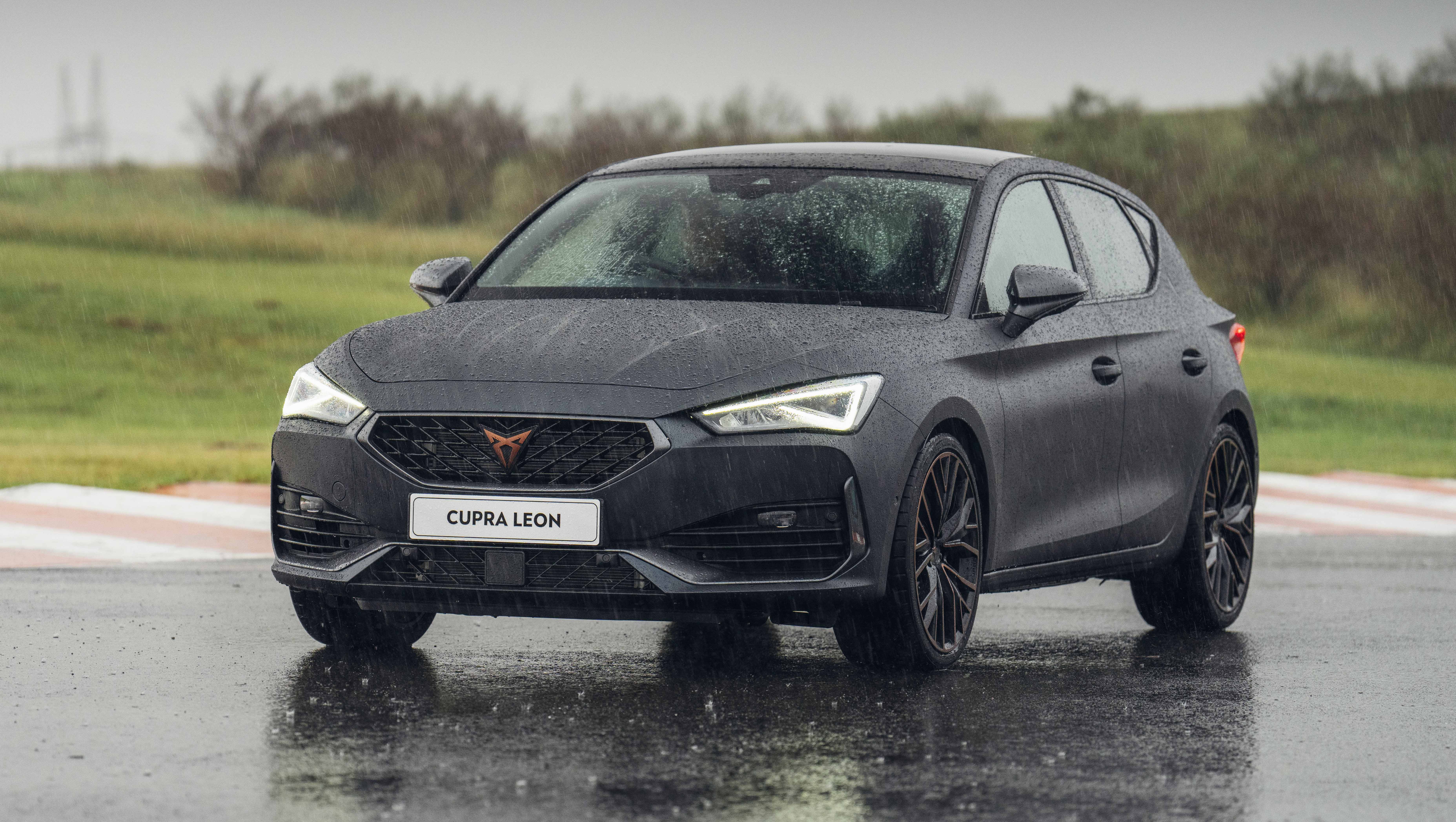Cupra Leon 2022 review - Ready to topple Hyundai i30 N and VW Golf GTI?
