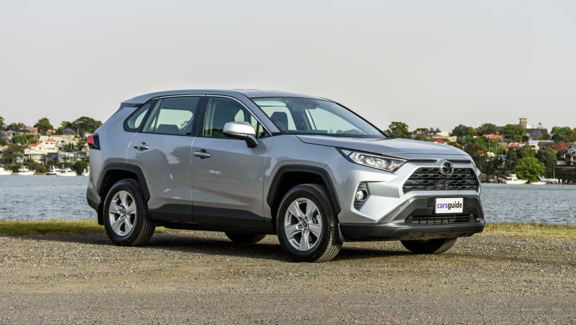 kussen weerstand bieden Champagne 2022 Toyota RAV4 detailed! Big update coming for Mazda CX-5, Nissan  X-Trail, Subaru Forester, Mitsubishi Outlander and Hyundai Tucson rival -  Car News | CarsGuide