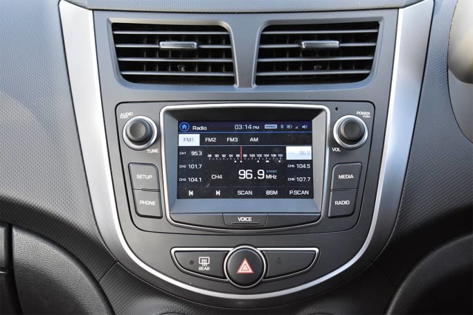 Hyundai accent sales apple carplay