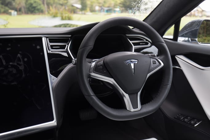 De stad Junior Het eens zijn met Tesla Model S 75D 2018 review | CarsGuide