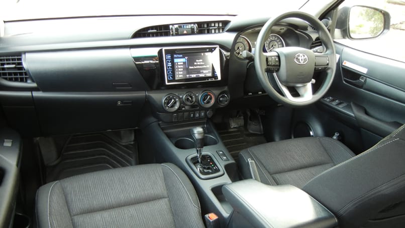 Toyota Hilux 2019 Interior Full