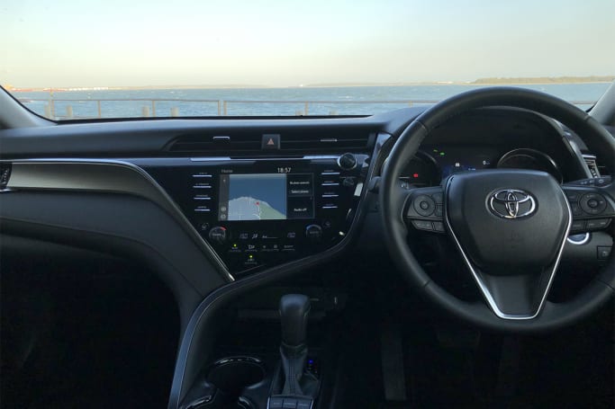 2019 toyota camry hybrid top