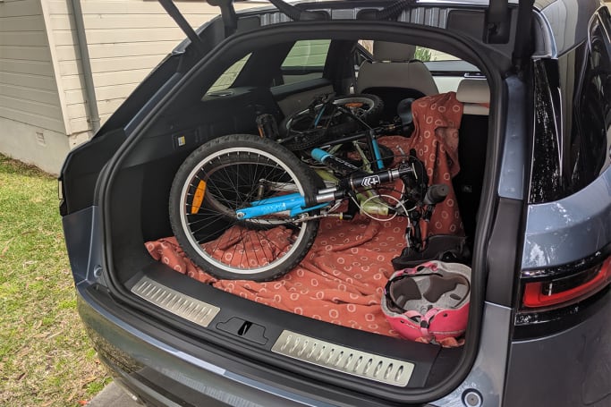 Range rover discount velar boot space