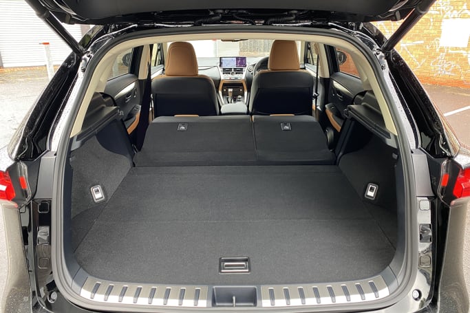 Lexus NX 2020 Boot space