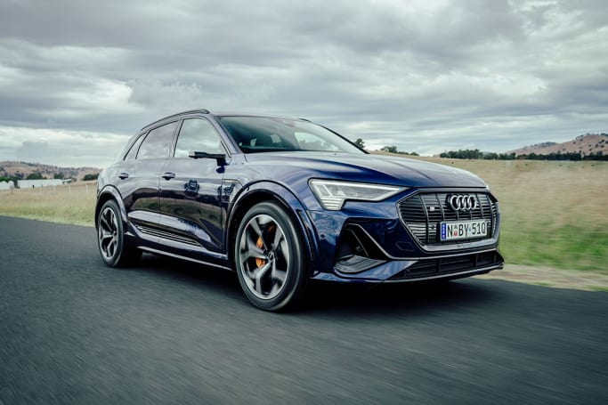 Audi e hot sale tron suv pris