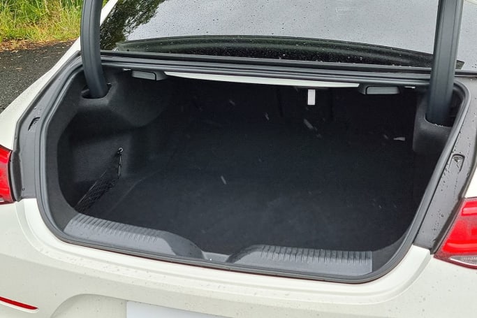 Opening the boot reveals a cavity offering 490 litres of volume. (Image: Tung Nguyen)