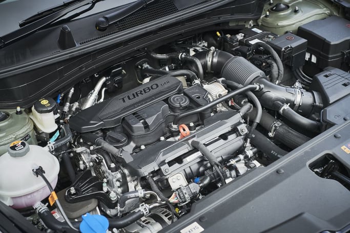 Был добавлен новый 1,6-литровый четырехцилиндровый бензиновый двигатель с турбонаддувом мощностью 132 кВт / 265 Нм.