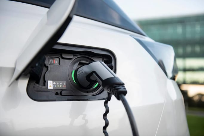 Peugeot 3008 store hybrid charging