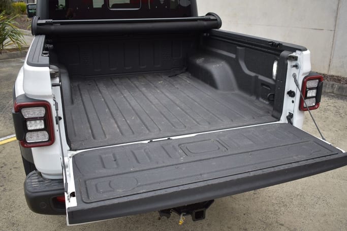 Jeep Gladiator 2023 Boot space