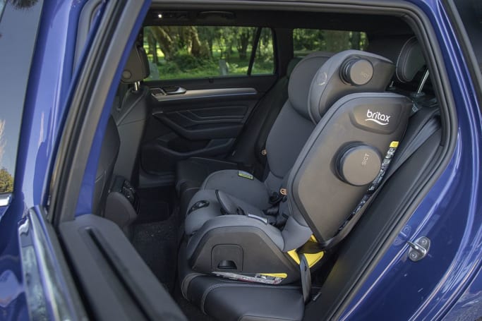 Vw passat discount isofix points