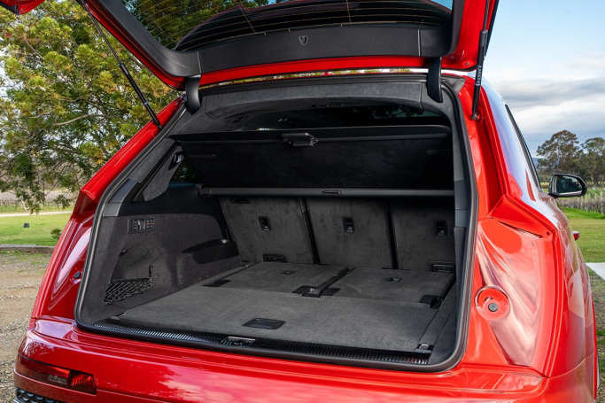 Audi SQ7 Boot space
