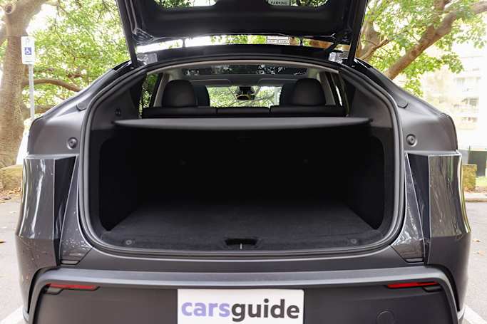 Tesla MODEL Y Boot space