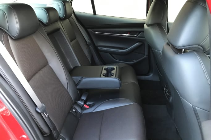 Mazda 3 store rear seat