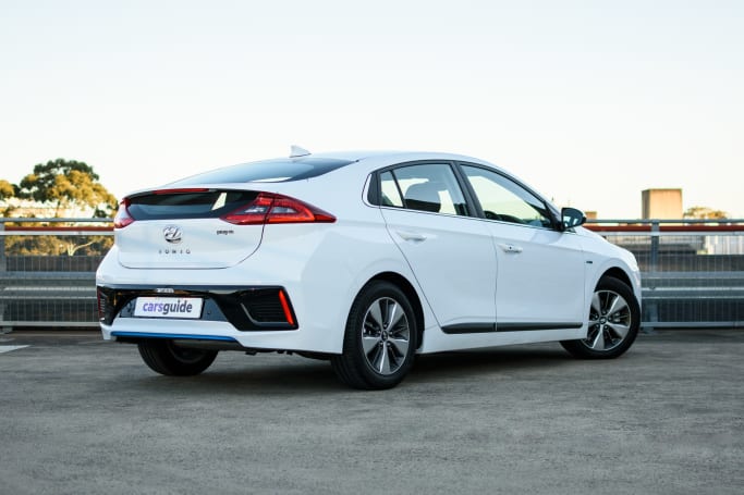 Hyundai ioniq plug store in hybrid 2019