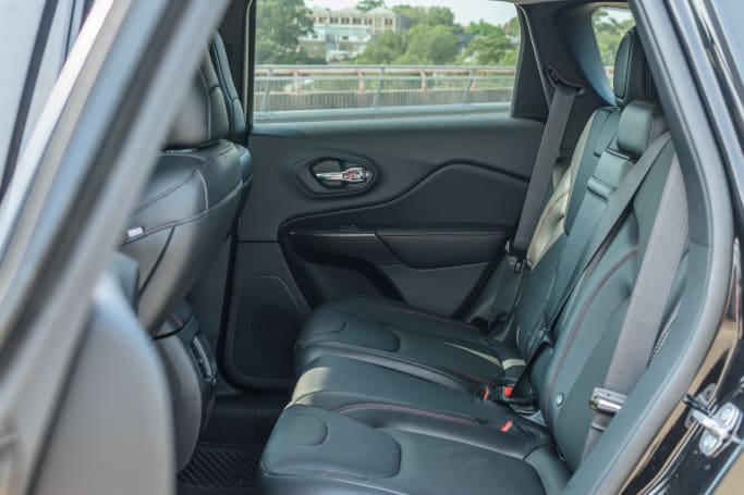 2019 Jeep Cherokee Latitude Back Seat Covers – Velcromag 2019 Jeep Cherokee Latitude Plus Seat Covers